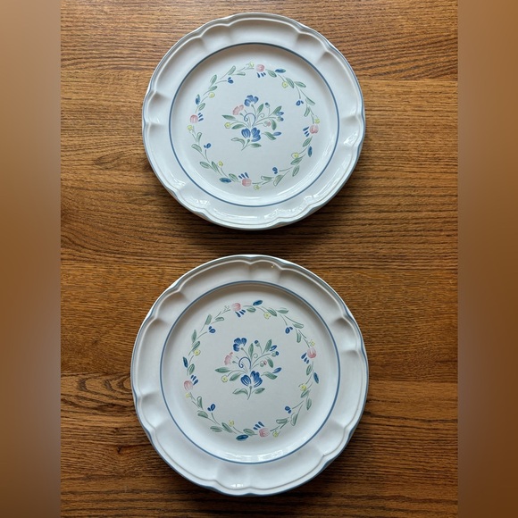 Hearthside Other - Hearthside- Floral Expressions- set of 2- scallop dinner plates-discontinued